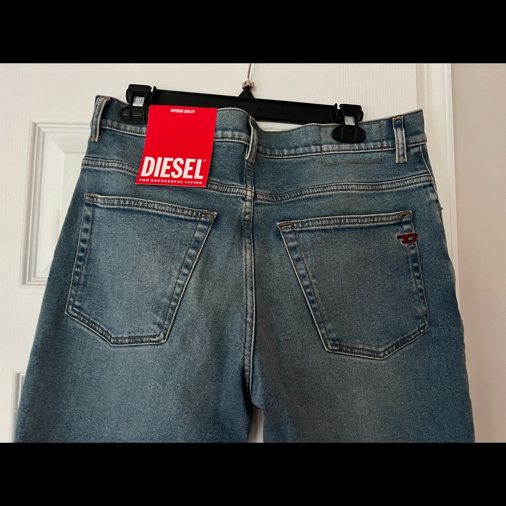 NWT Men’s diesel regular fit midways tapered leg jeans 33 W 30L